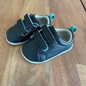 Ten Little Toddler Black Sneakers with Teal Accent size 5 - Kids Shoes